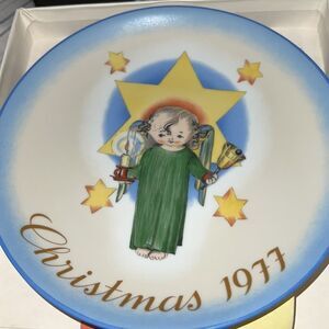 Schmid 1977 Christmas Plate Limited Edition - Sister Berta Hummel